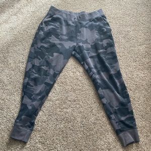 Mens Champion Black Camo Athletic Wear Beater Inner Fleece Sweatpants.